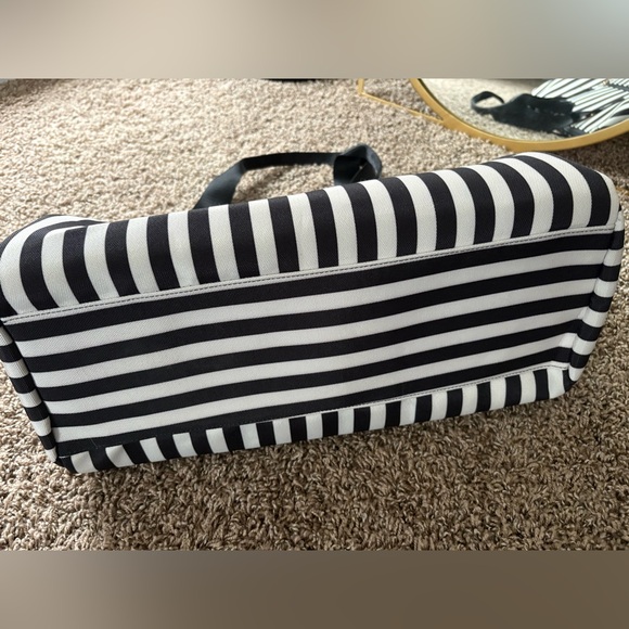 Alice + Olivia Duffel Bag Black White Vacation Weekender Tote Travel Carry On - Picture 6 of 12